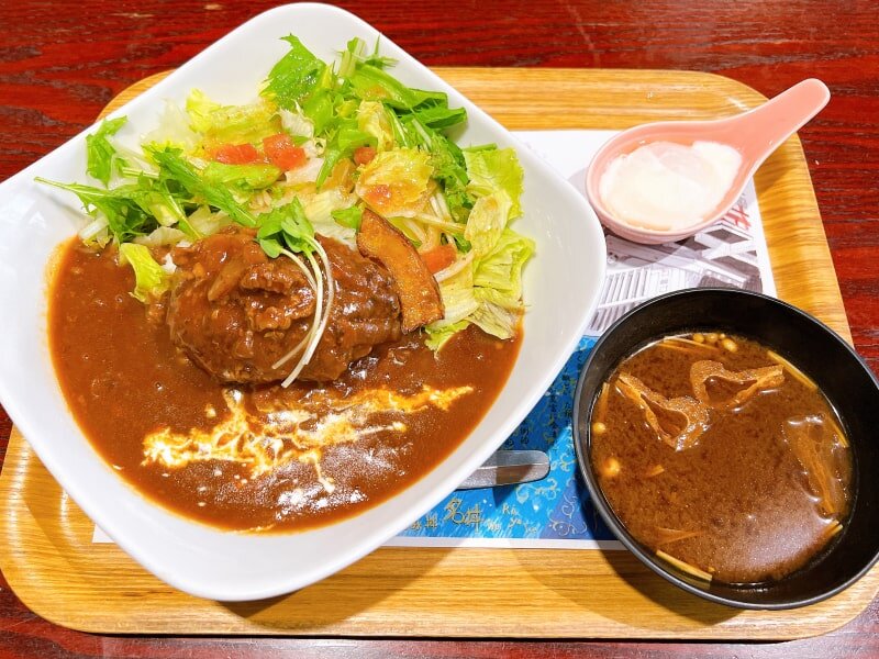 「織田家秘伝デミ味噌ソースのハンバーグ煮込み丼」